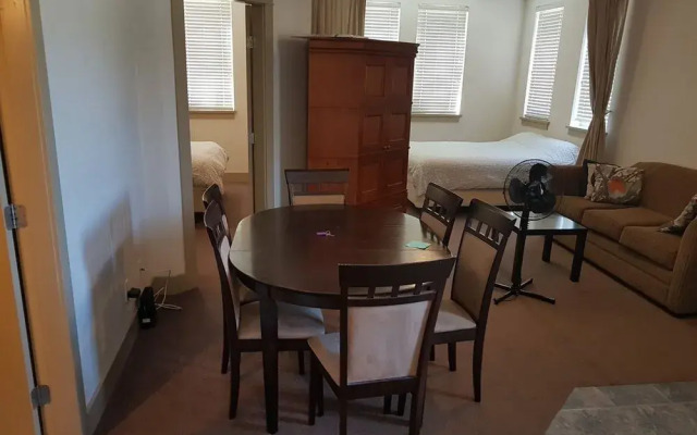 Pemberton Gateway Village Suites Hotel