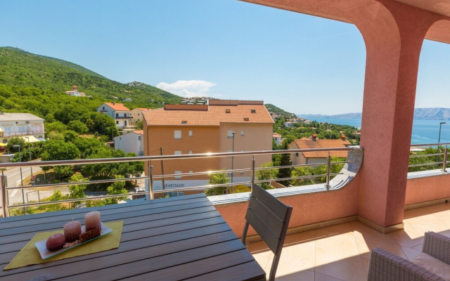 Spacious House Apartment With Swimming Pool & Sea View