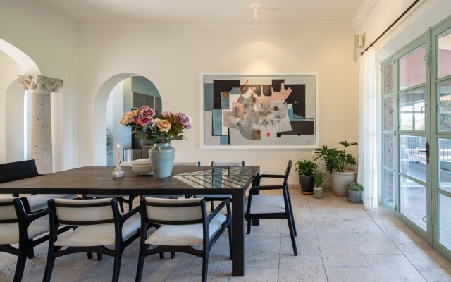 HOLT Magnificent 6BR Villa in Malanquin Golf Club