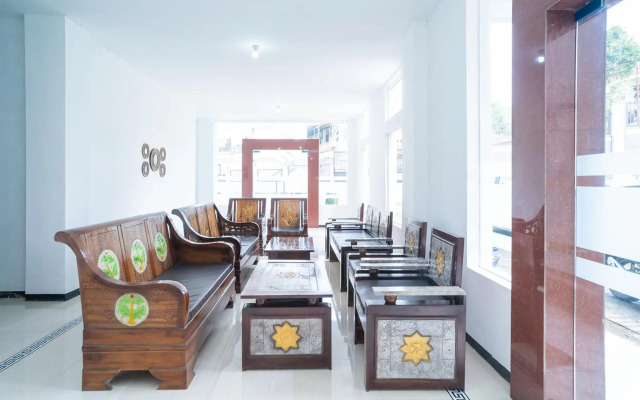 Sans Hotel Queen Batu