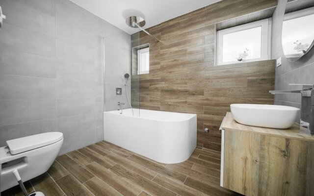 Captivating 3-bed Apartment in Vodice