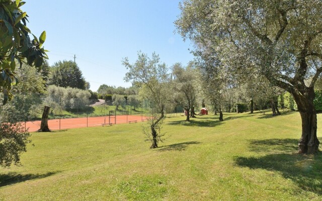 Apartment La Fiore 2 With Pool