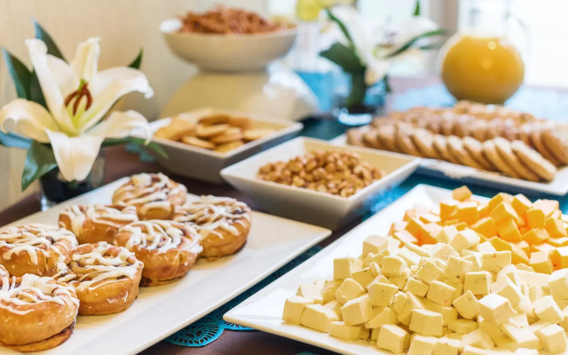 Holiday Inn Express Charleston-Civic Center by IHG