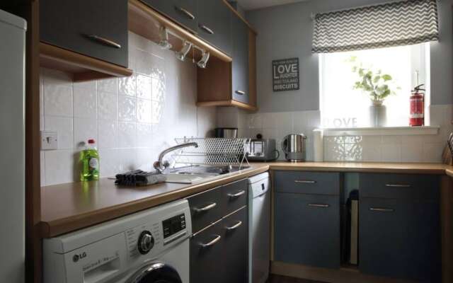 2 Bedroom Flat With Garage Parking
