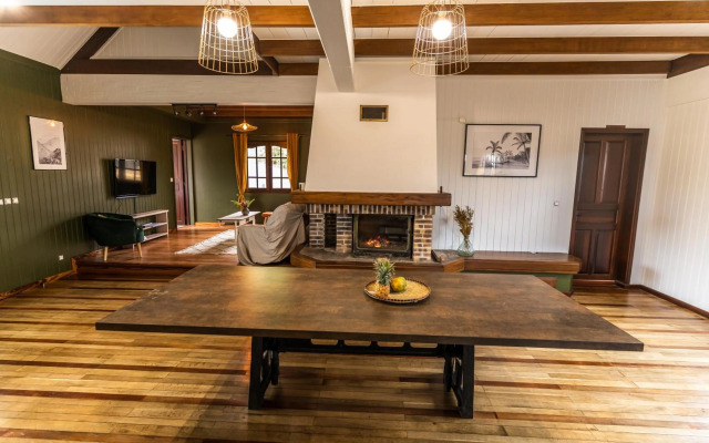 Magnifique villa avec cheminée au tevelave