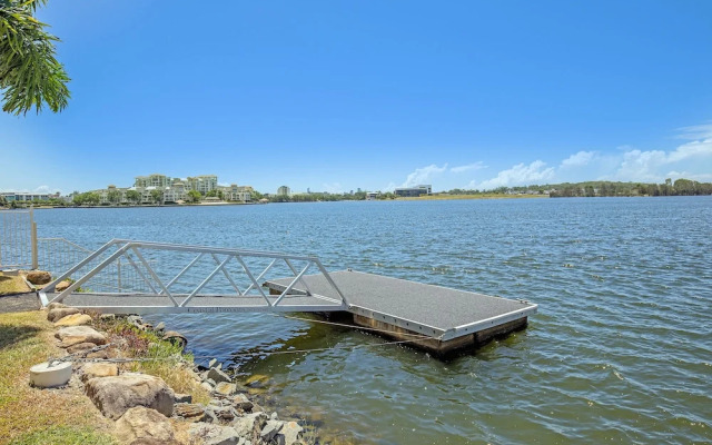 Lakehouse Family Oasis