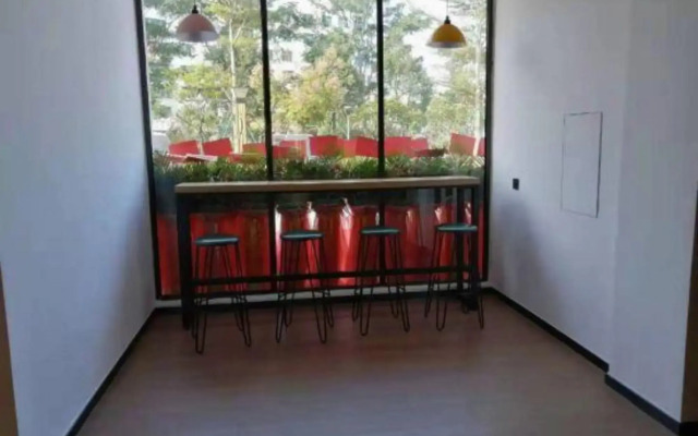 Yicheng Hotel (Maoming China First Beach)