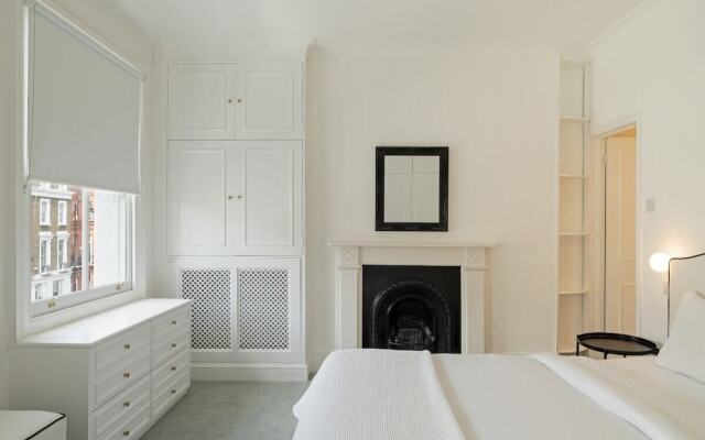 Sophisticated 2-bed, 2-bath apt in Chelsea