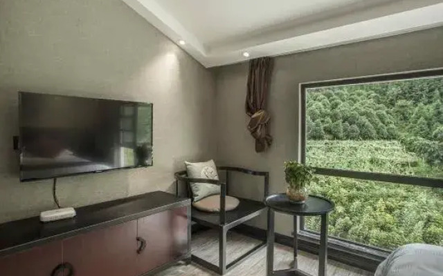 Longji Longbao Zhuangjia Hotel