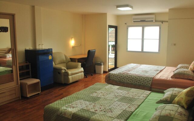 Lemongrass Guesthouse and Cafe