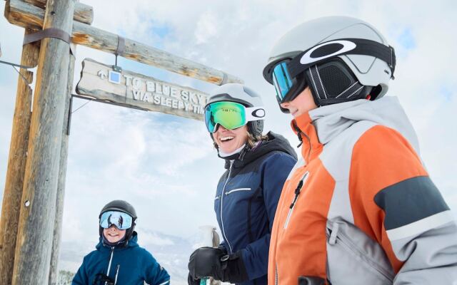 2 BR Next to Eagle River in the Heart of Vail by RedAwning - Save 20% on 7+ Nights!