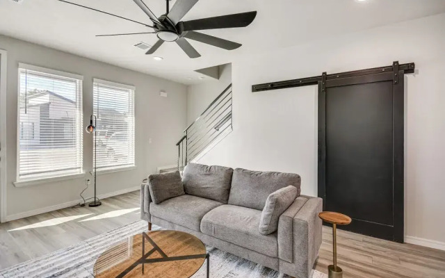 Pets Welcome: Newly Built Abode in Canyon!