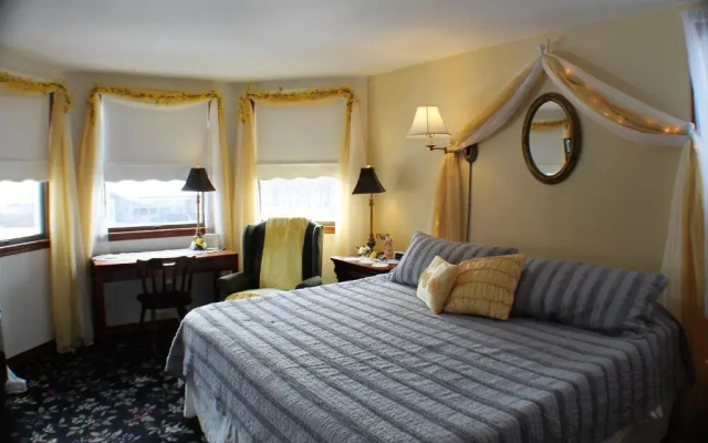 The White Birch Inn & Annex