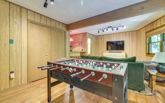 Traditional Blakeslee Chalet: Deck & Lake Access!