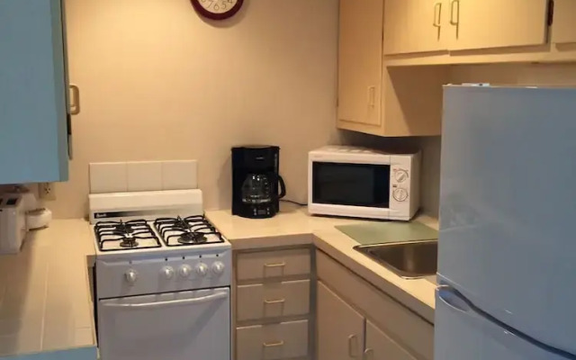 Midway Motel and Cottages