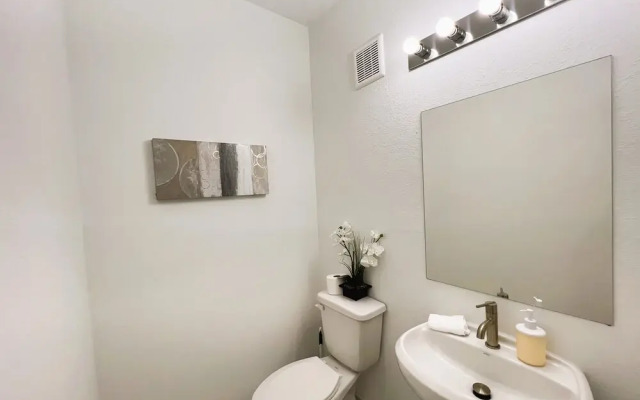 Green Luxurious 5BD Jungle House by FL Keys MIA
