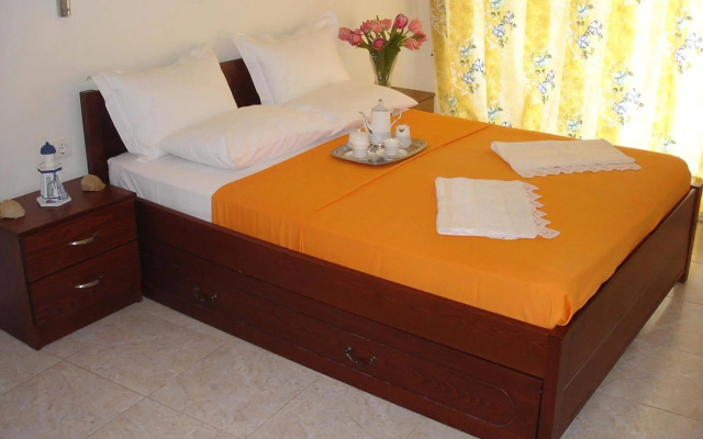 Faros Apartments