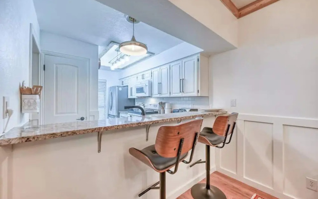 Luxurious Riverfront Condo Just 1 Blk to Schlitterbahn!