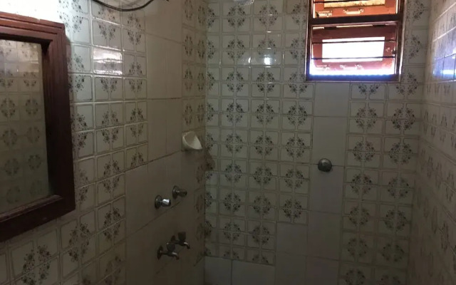 OYO 7311 StayOut Crossroad Inn