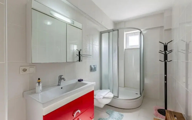 Villa With Garden Surrounded by Nature in Sapanca