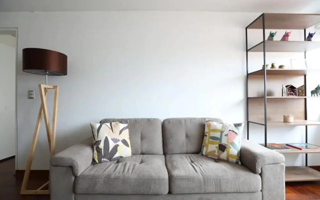 Beautiful Apt Half Block Away From Kennedy Park!