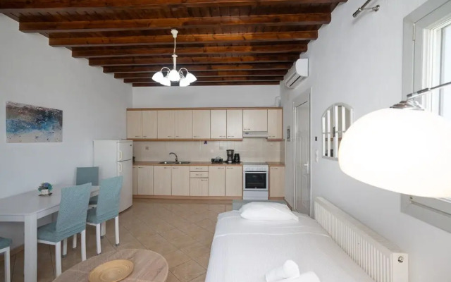 Mykonos Stylish Ivory Apt w Shared Pool