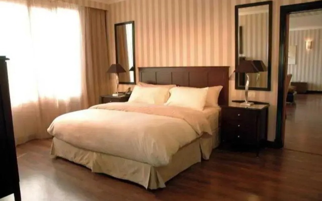 Le Meridien Pyramids Hotel & Spa