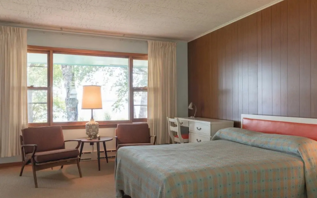 Historic Birch Lodge and Motel