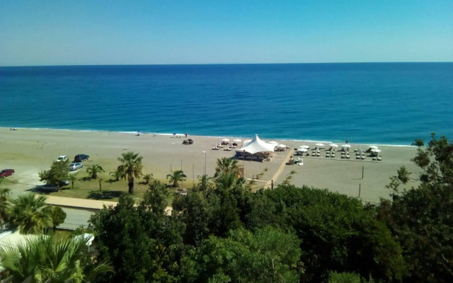 Golden Beach Agiocampos Hotel