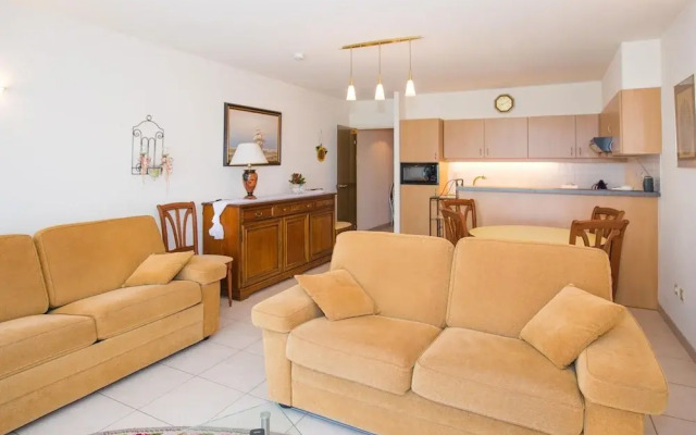 Apartment Near Zeedijk With Sea View