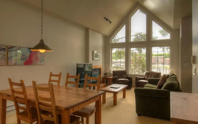 Waters Edge Shoreside Suites