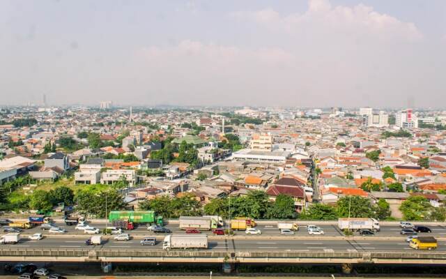 Spacious And Comfy 1Br At Green Pramuka City Apartment