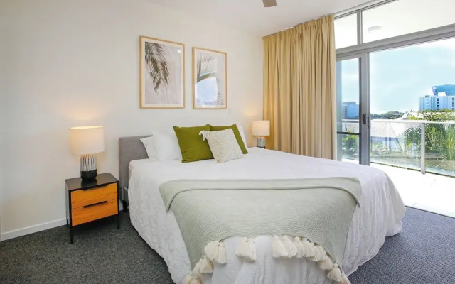 City Centre Apartment with Mountain View