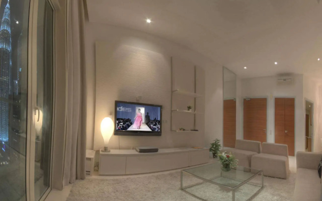 Golden Triangle Suites by Mondo