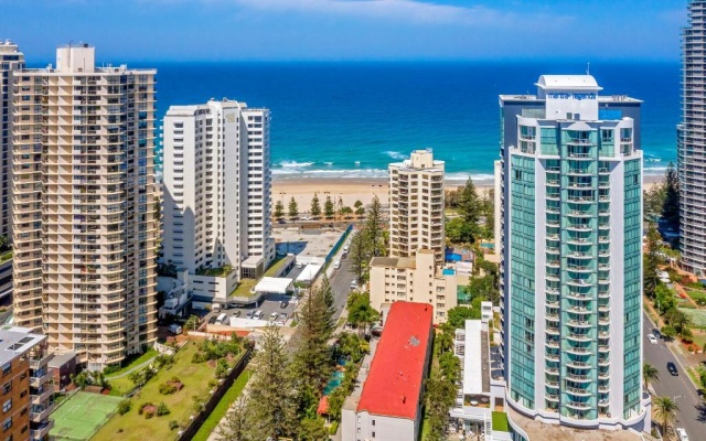 Surfers Paradise- meters from the beach! – Outside – Gold Coast
