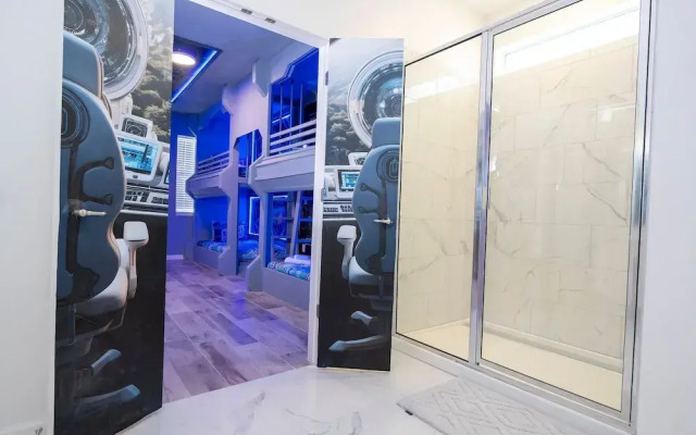 Stunning 15 Suites Close to Disney