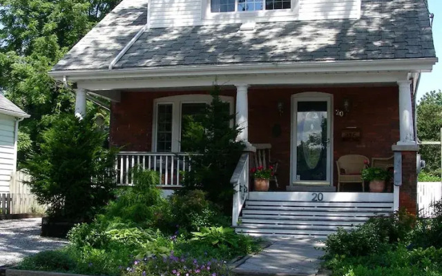 Simcoe Suites on the Henley B&B