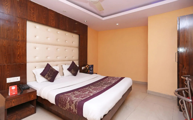 OYO 6096 Hotel Maharani Palace