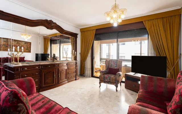 HomeLike Spacious Classic Design