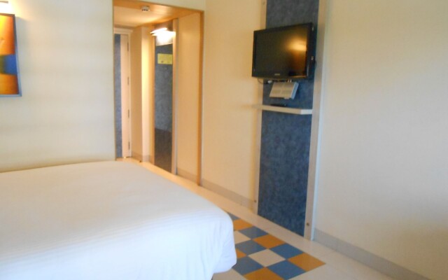 Lemon Tree Hotel, Pune