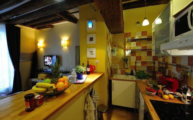 B1DF Four by Four in París