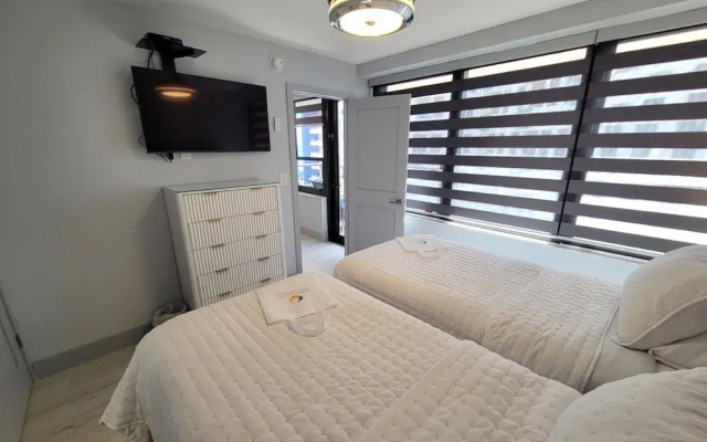 Alexander 817 3 Bedroom Apts