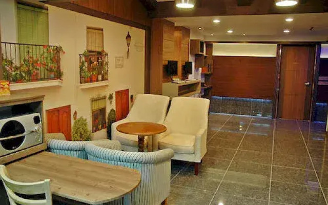 Paldogangsan Guesthouse