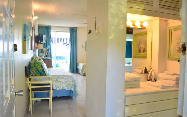 Rooms On the Hip Strip - Montego Bay