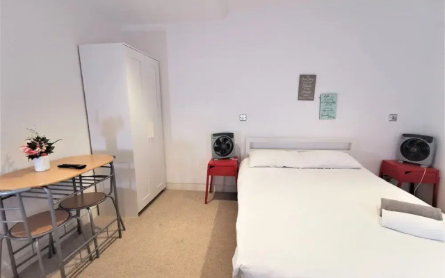 Spacious Double Room with en-suite - 2c