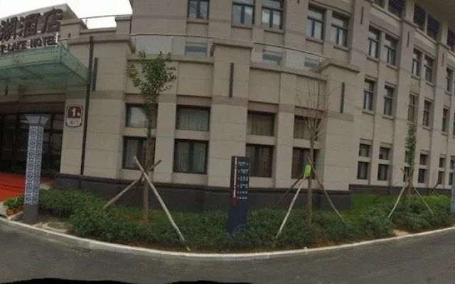 Wuhan Guochuang Chuyuan Donghu Hotel
