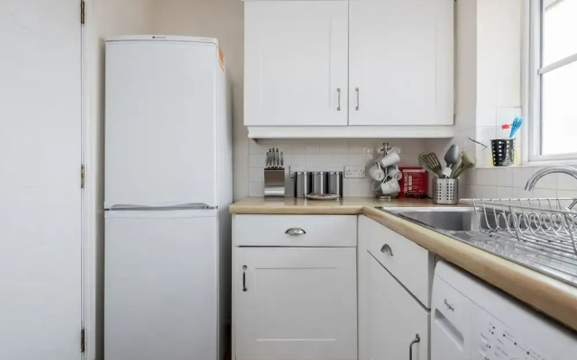 Captivating 3-bed Apartment in Grays