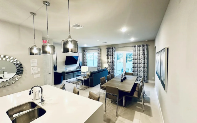 Beautiful Condo at Reunion