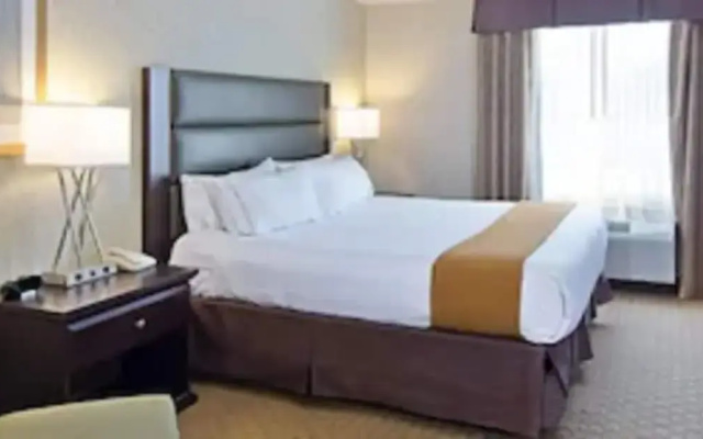Holiday Inn Express Hotel & Suites Ottawa Airport by IHG