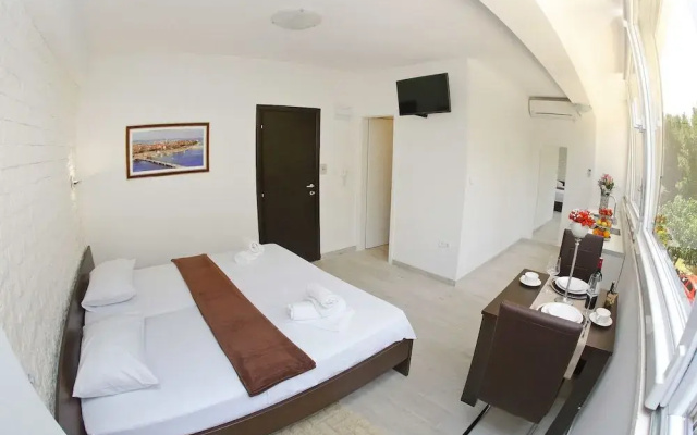 Deluxe Mkc Apartments